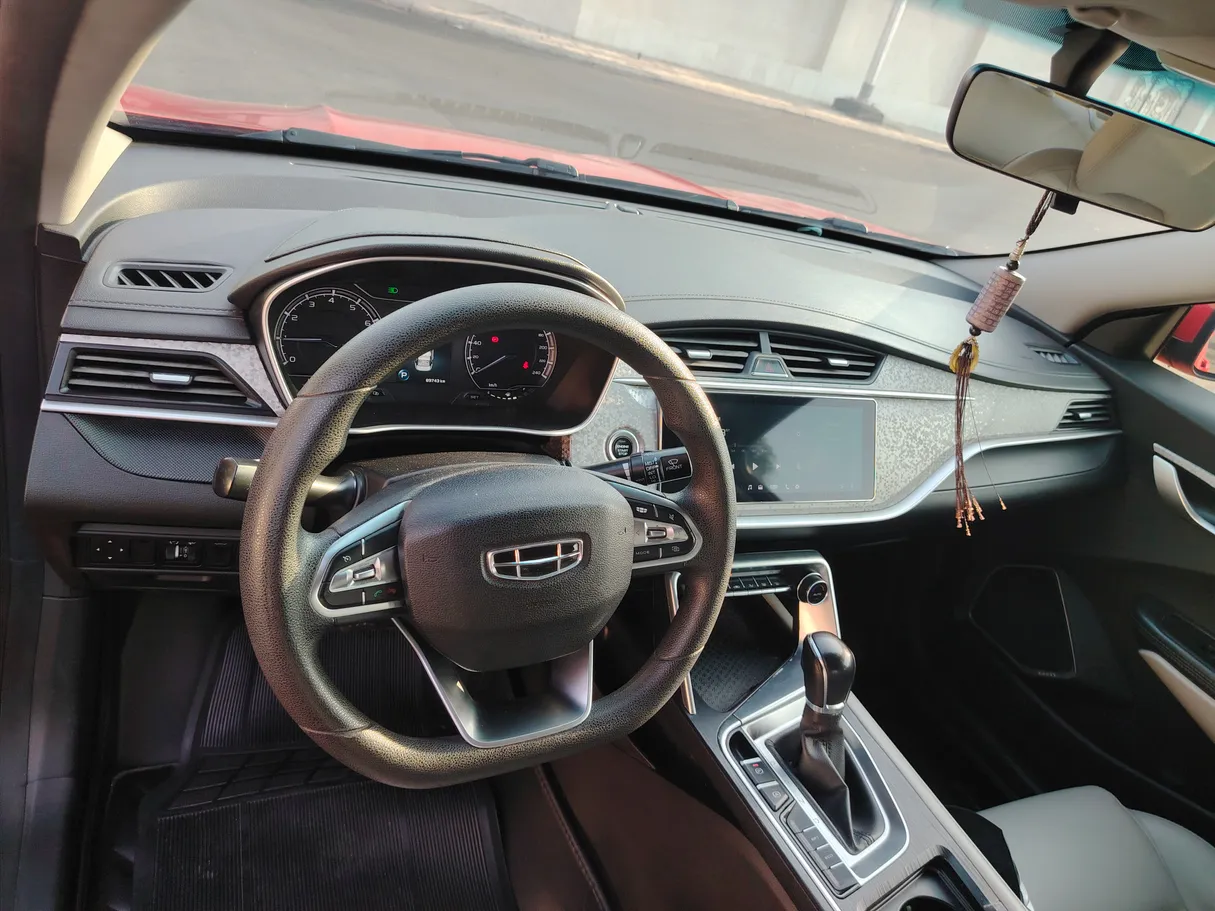 Car image 13