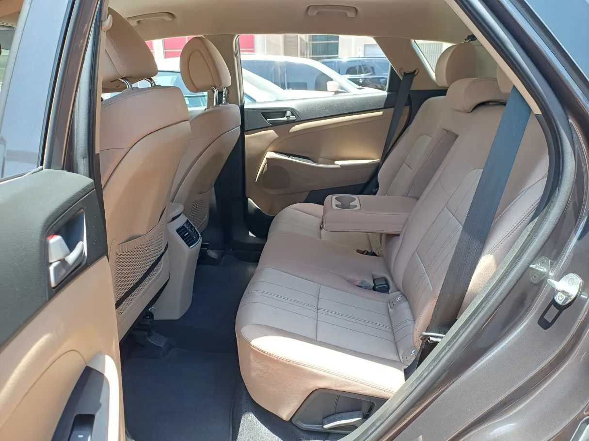 Car image 13