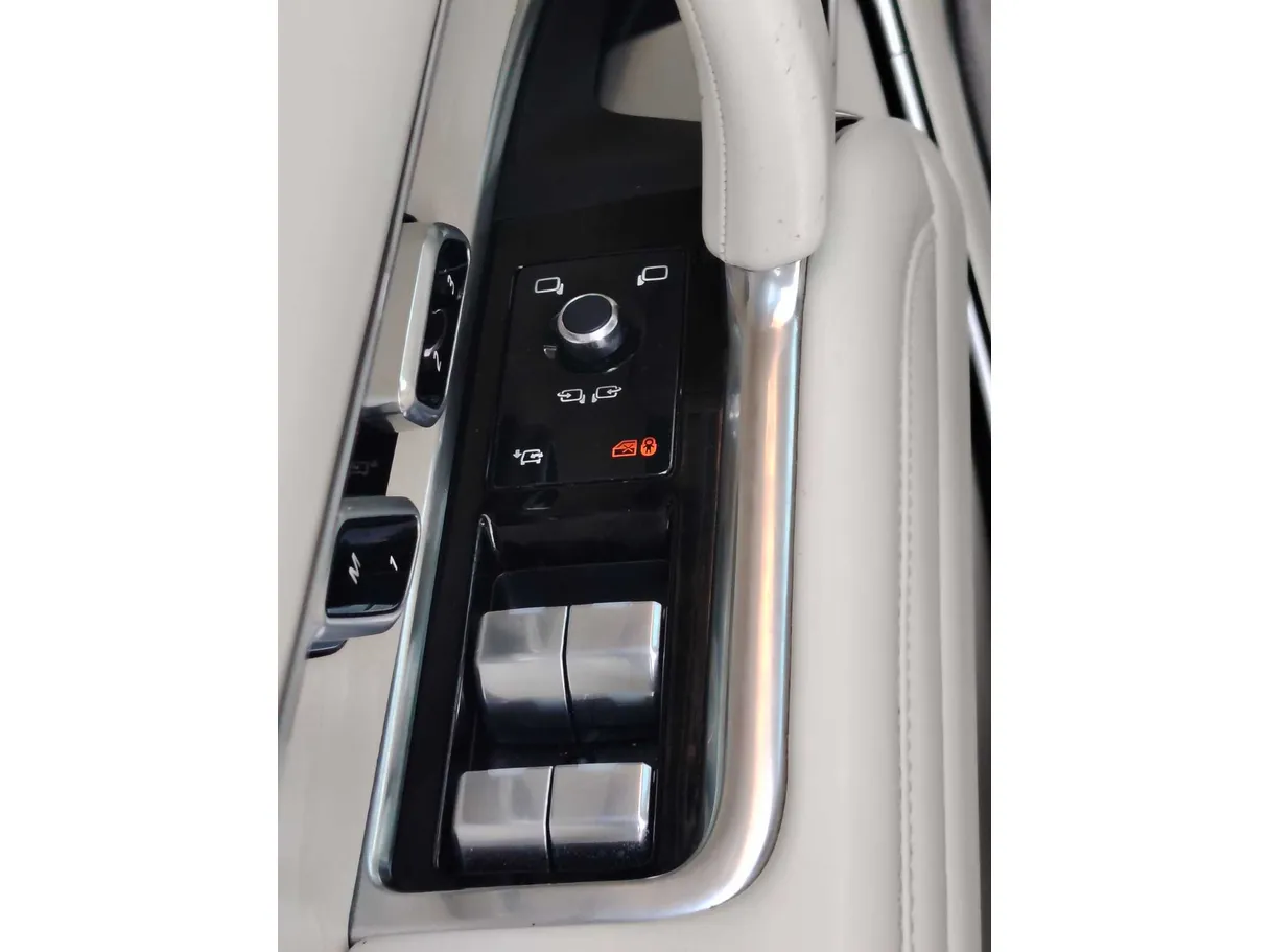 Car image 36