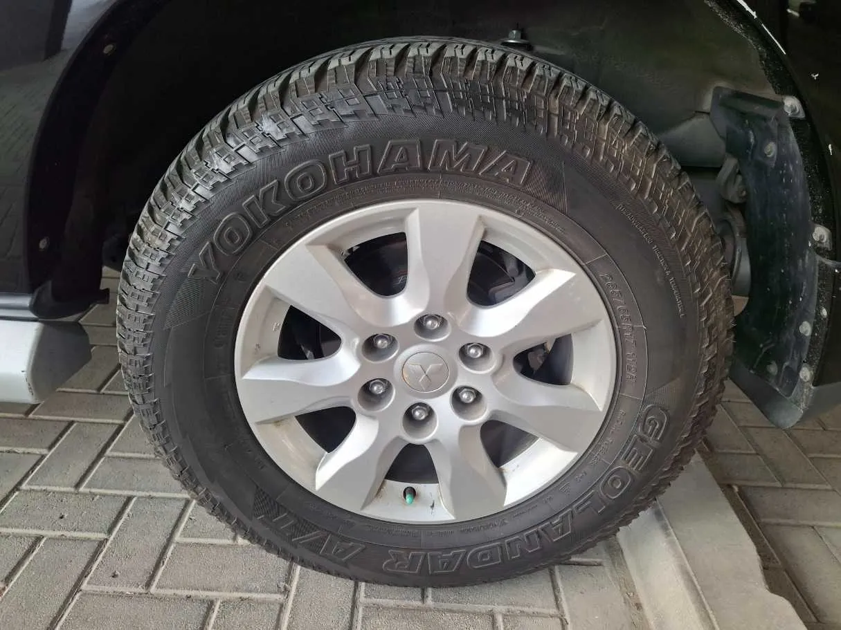Car image 9