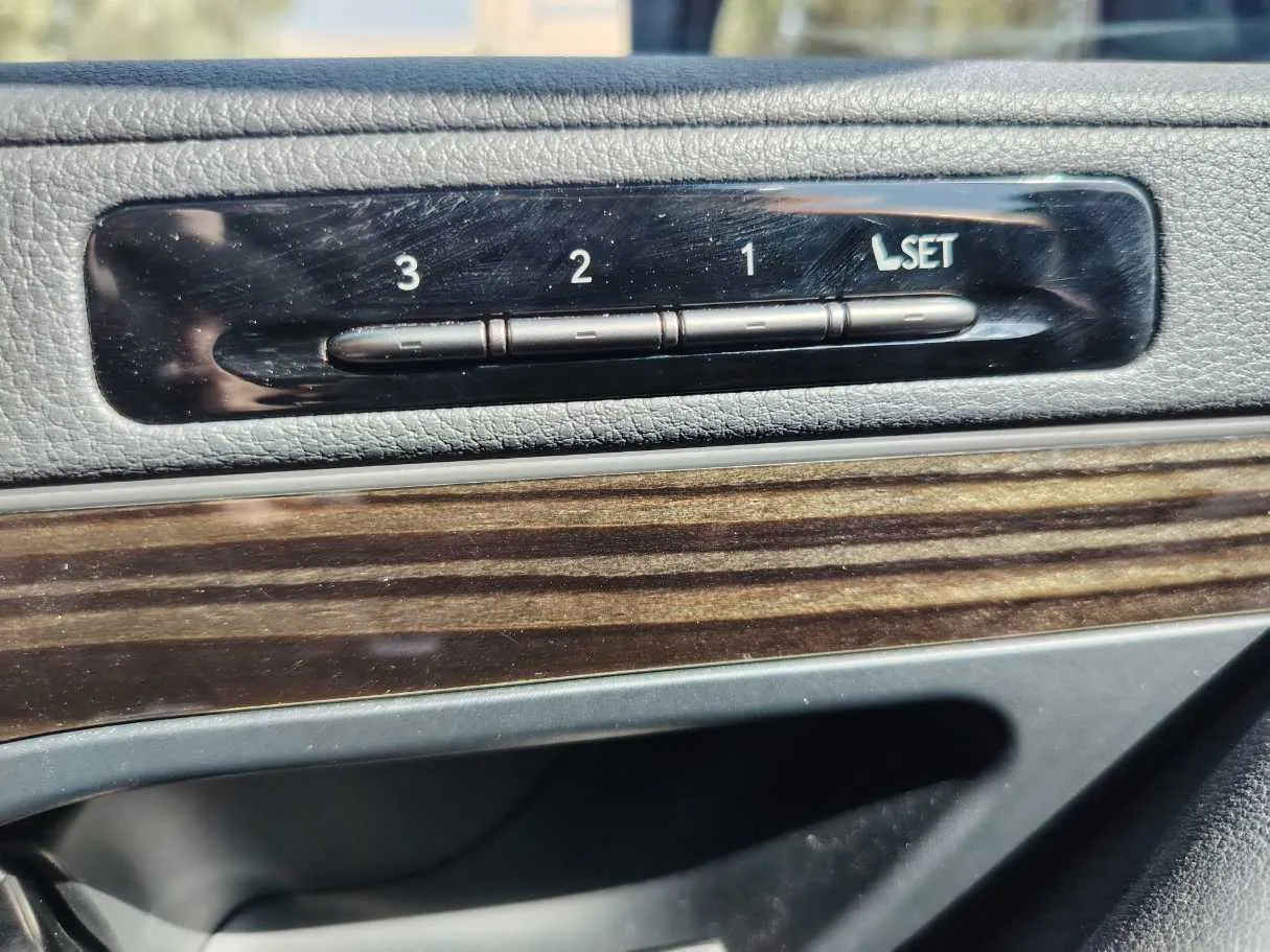 Car image 33