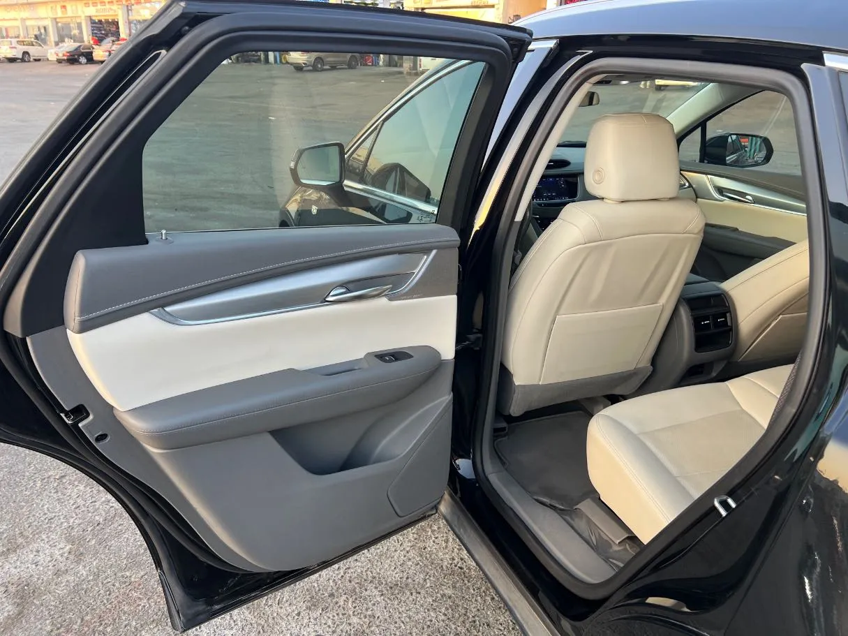 Car image 13