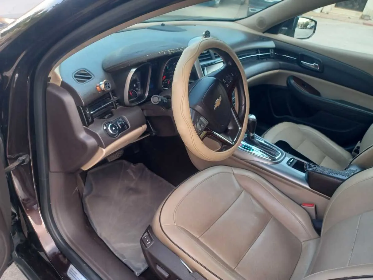 Car image 12