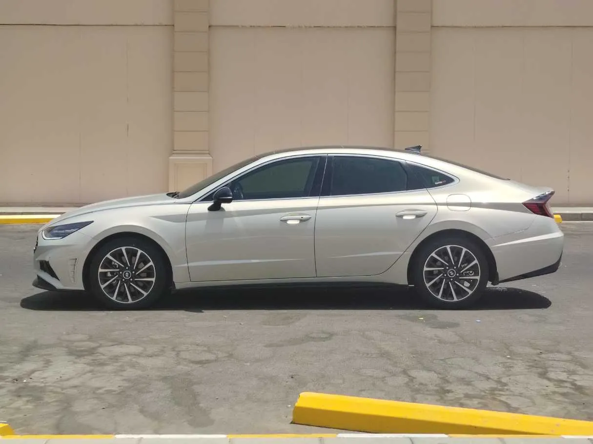 Car image 8