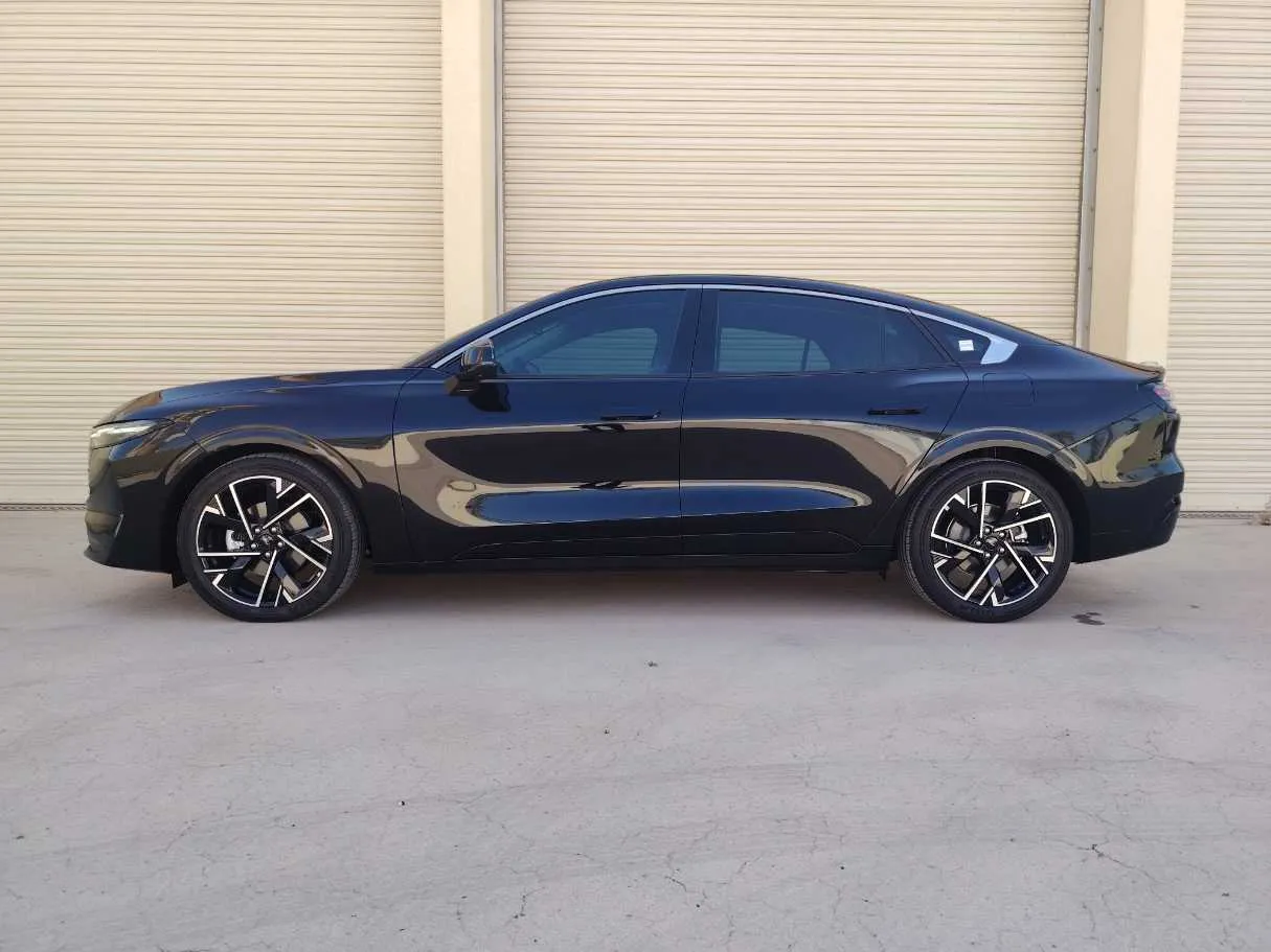 Car image 8