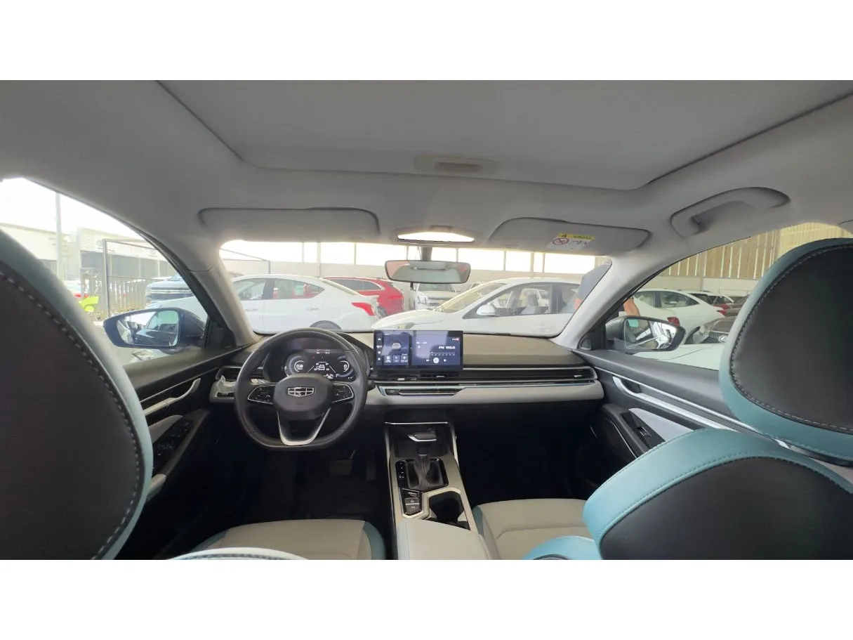 Car image 13