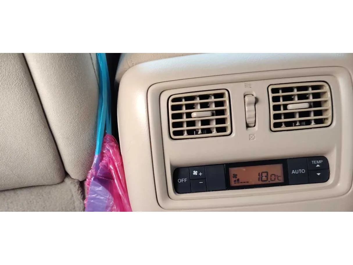 Car image 26