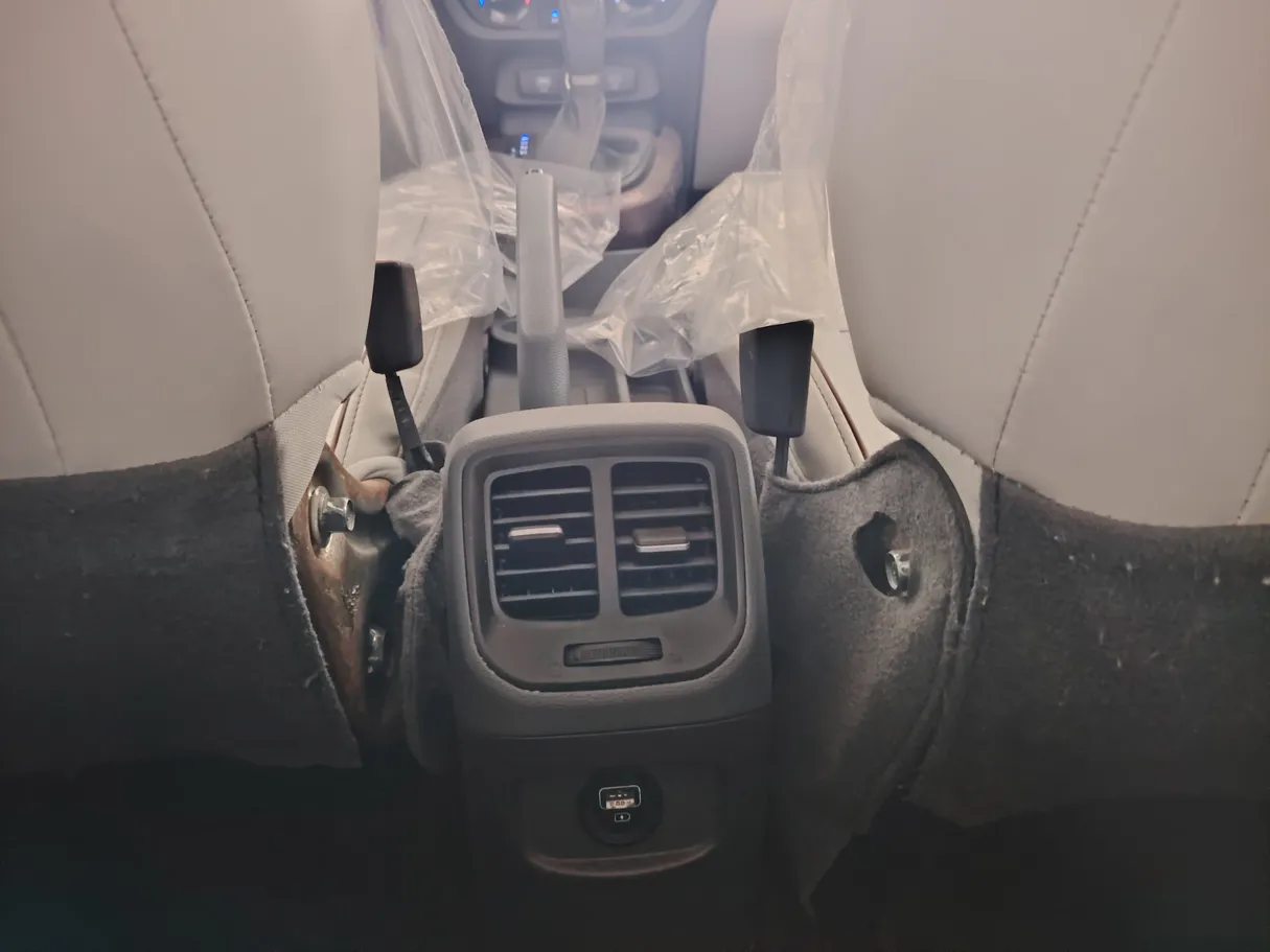 Car image 23