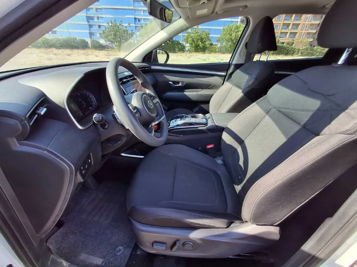 Car image 12