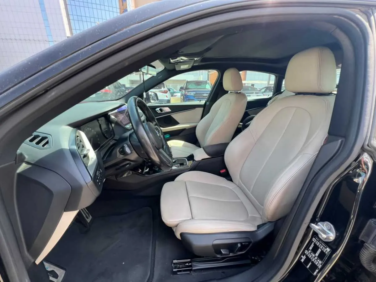 Car image 11