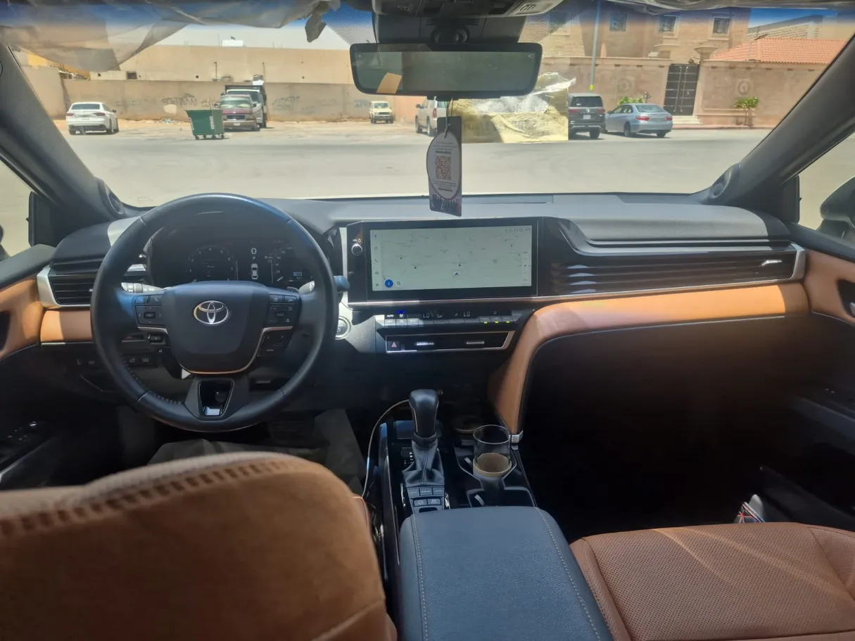Car image 12