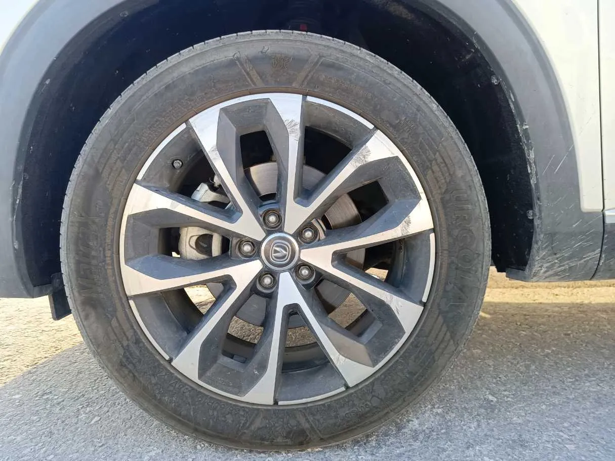 Car image 7