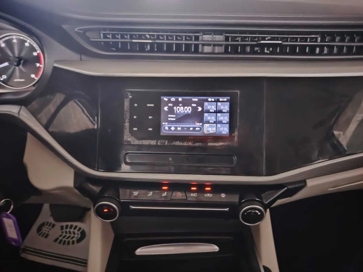 Car image 19