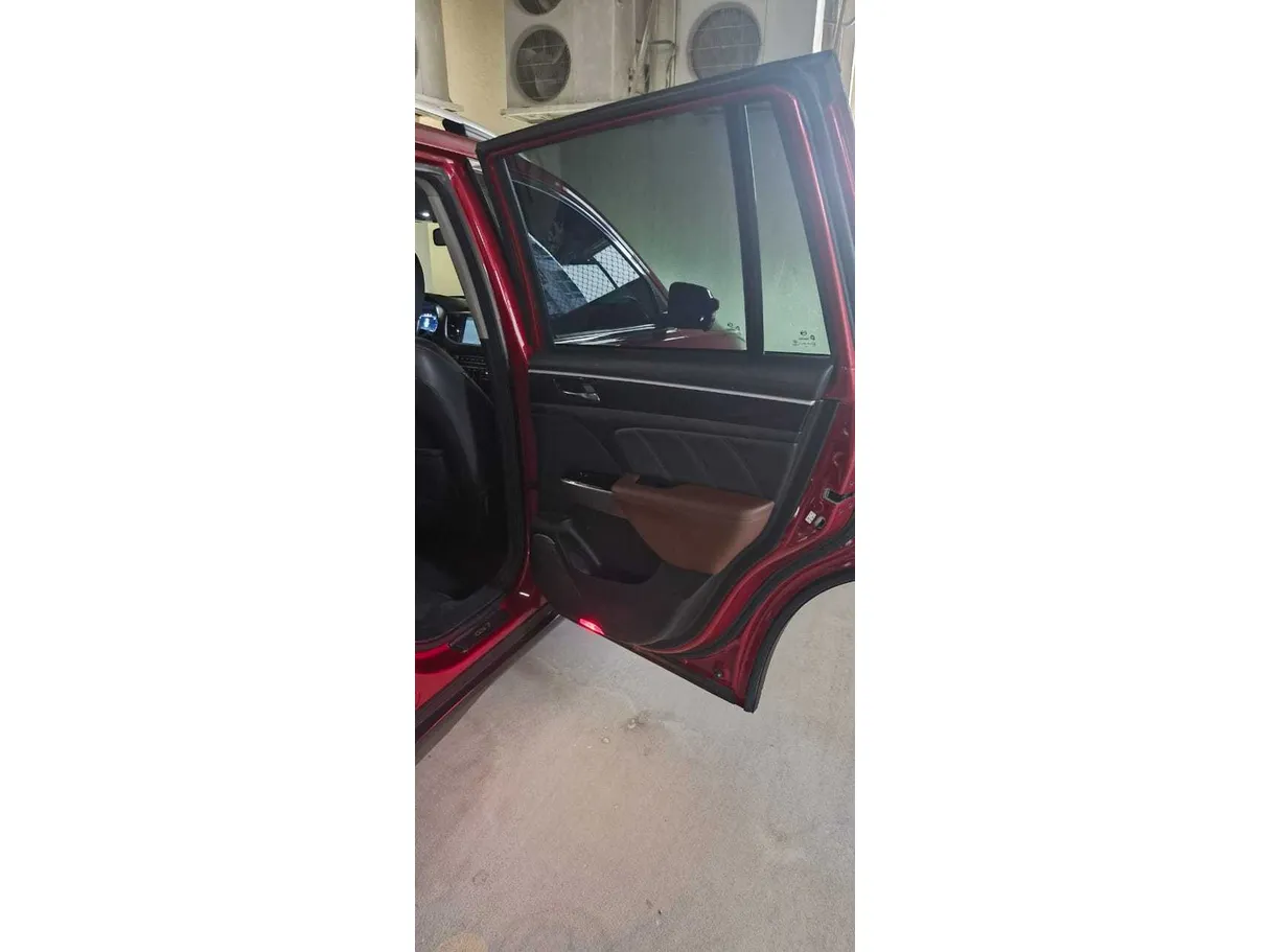 Car image 27