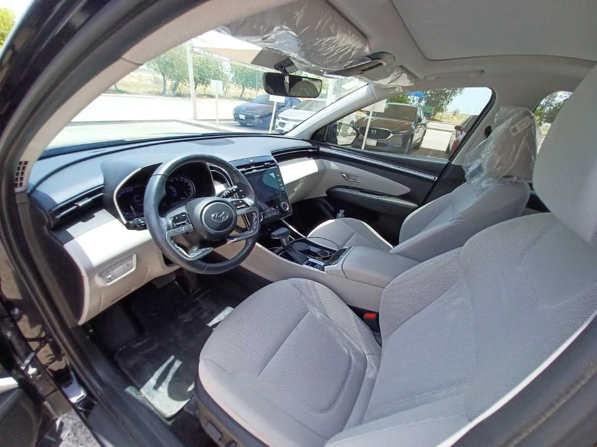 Car image 11