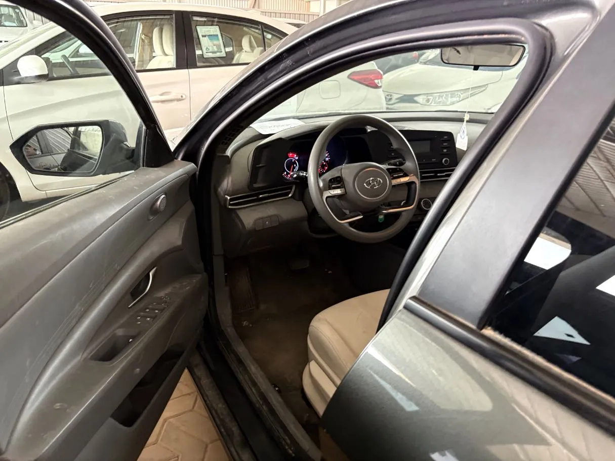Car image 8