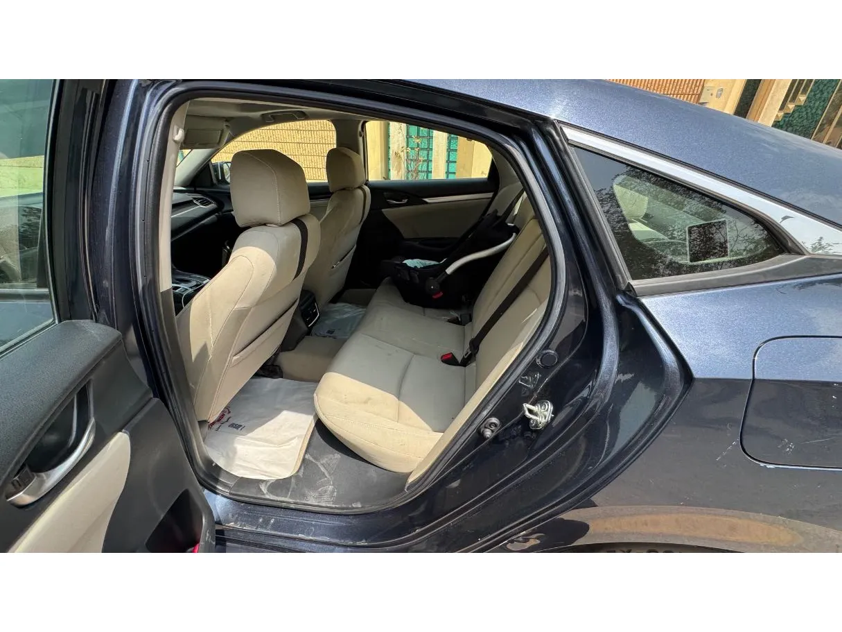 Car image 13