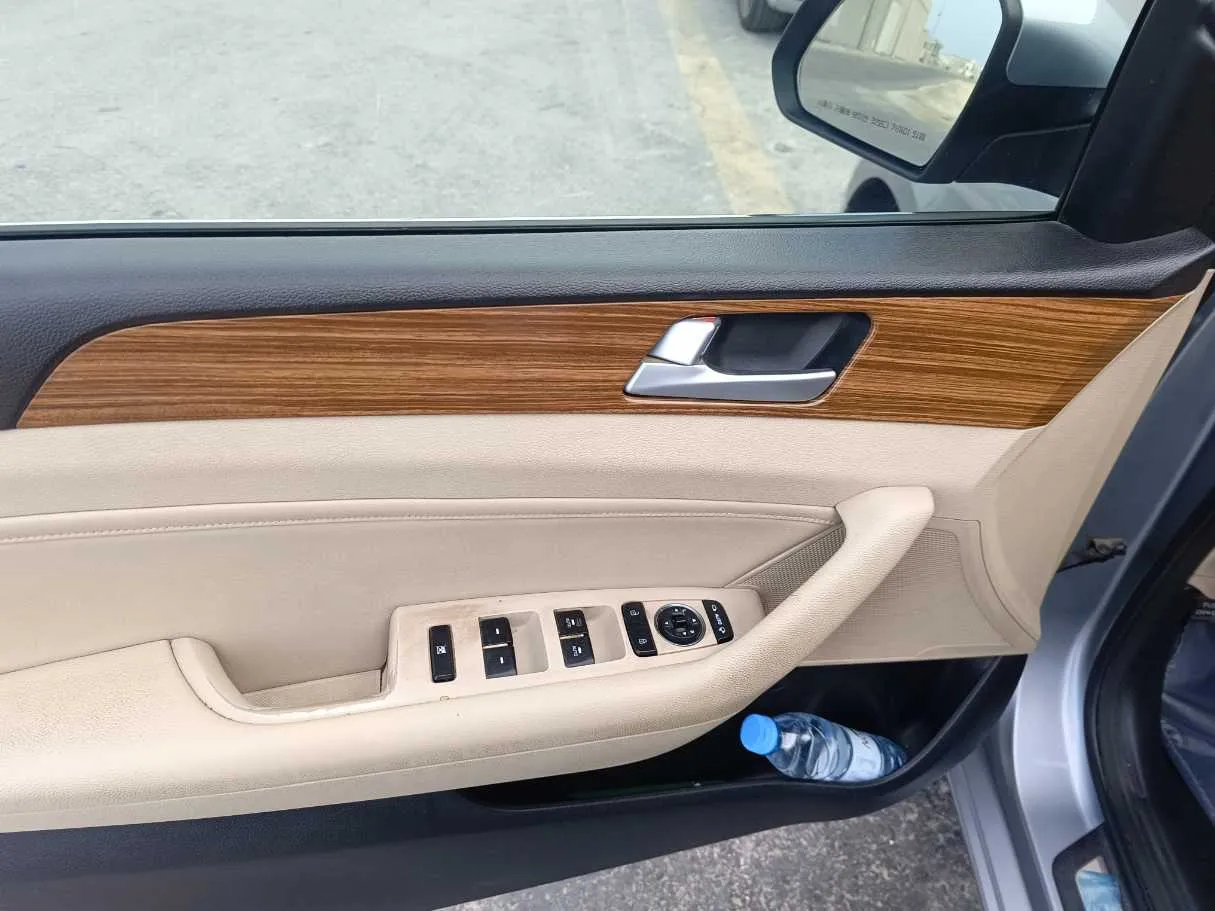 Car image 32