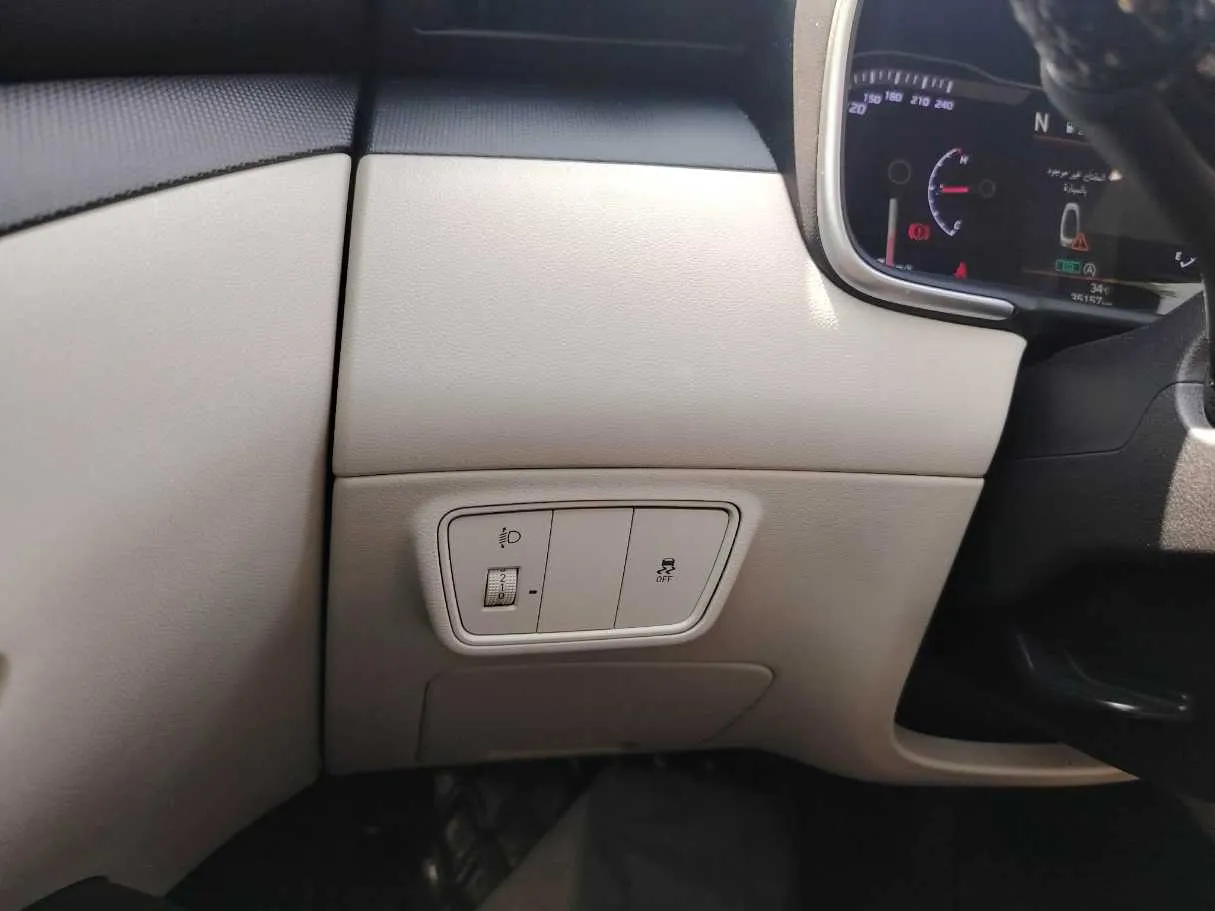 Car image 32