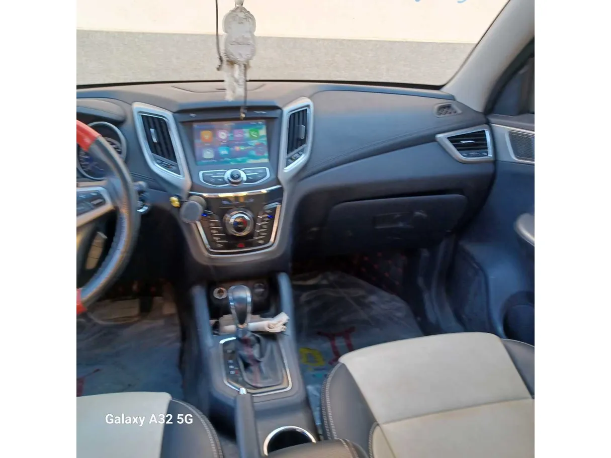 Car image 17