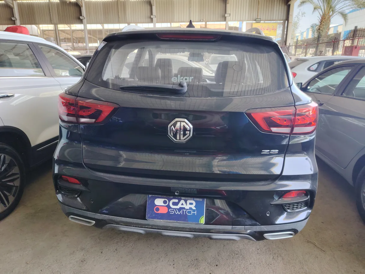 Car image 6