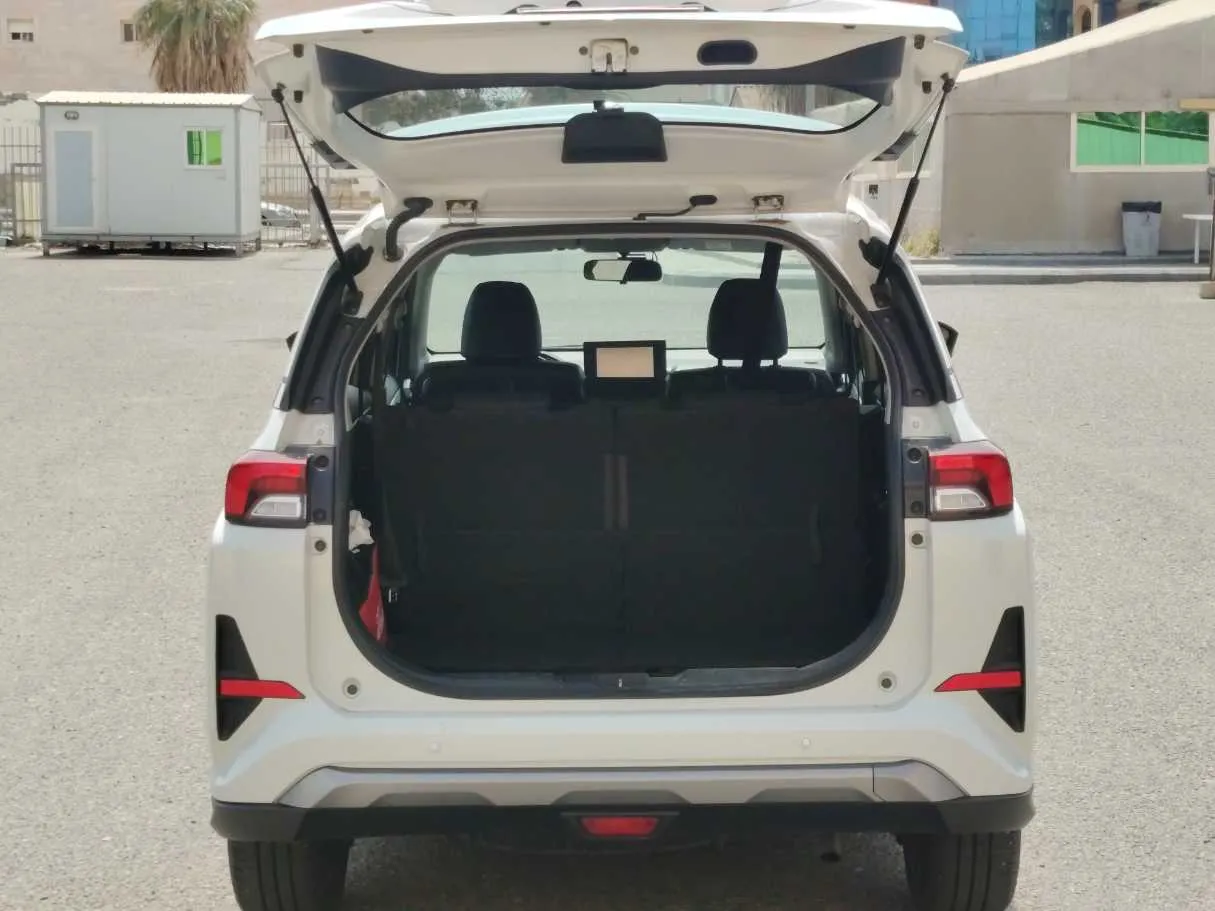 Car image 23