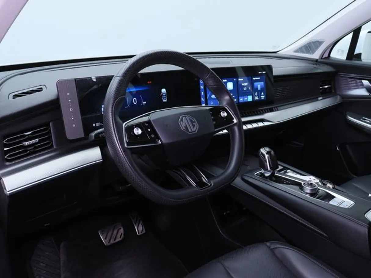 Car image 4