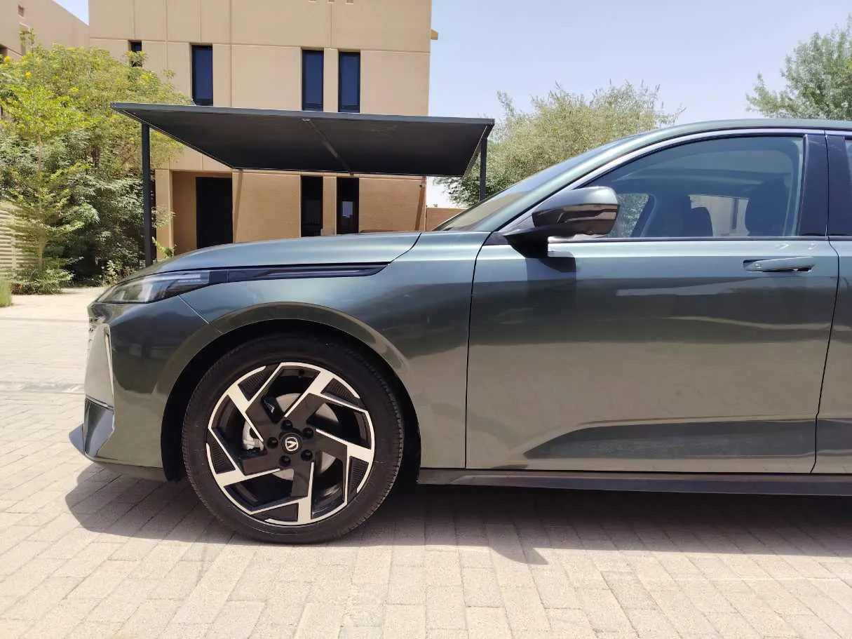 Car image 9