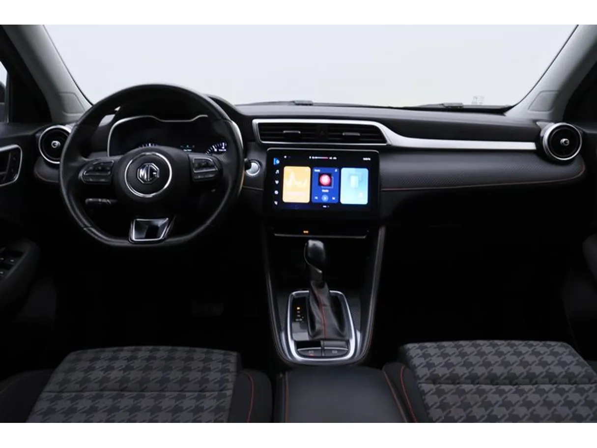 Car image 14