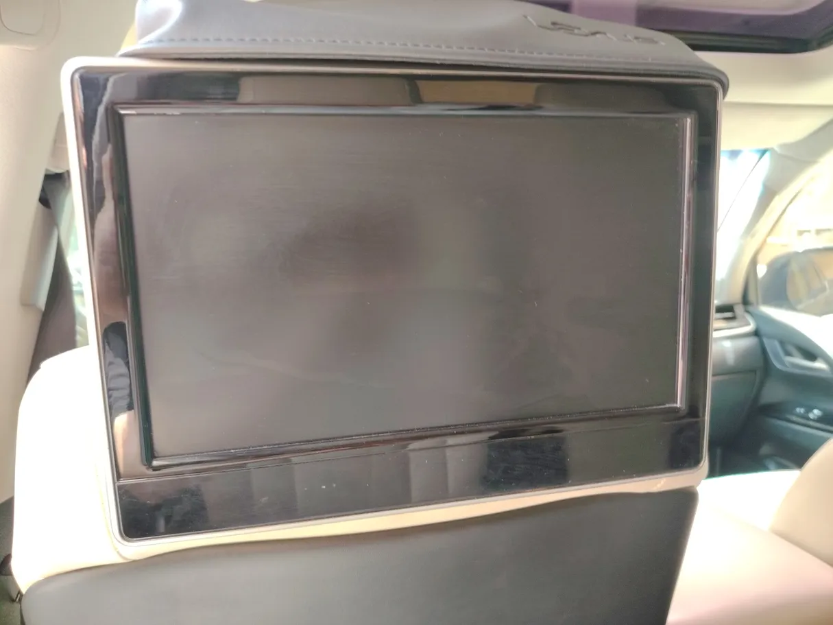 Car image 32
