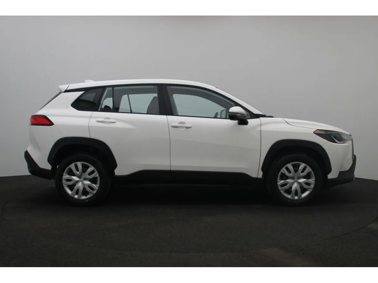 Car image 13