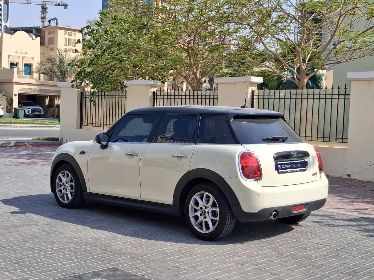 Car image 7