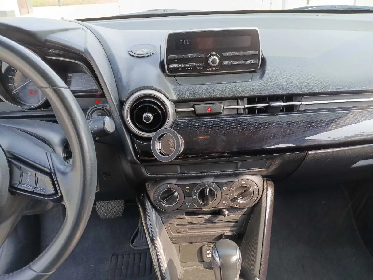 Car image 16