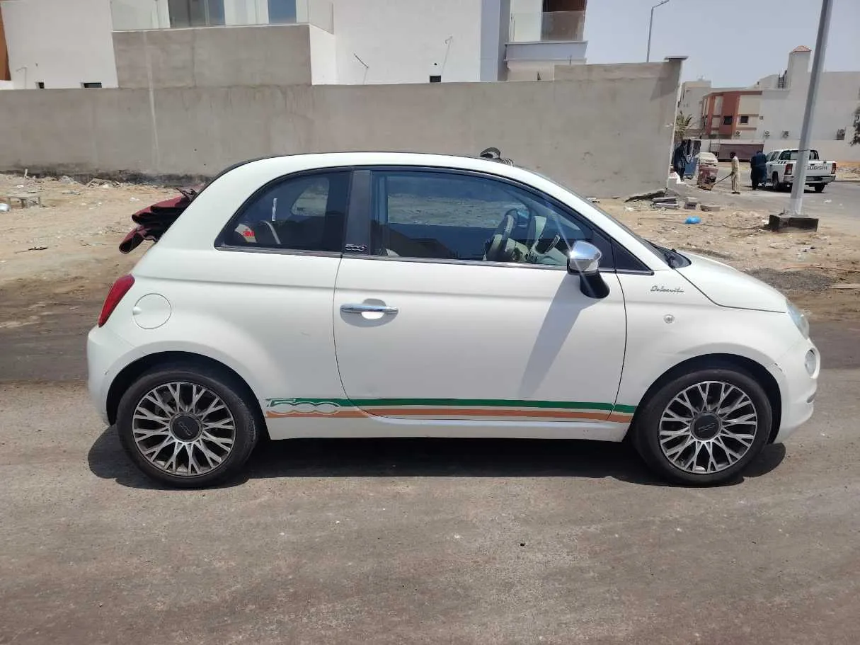 Car image 4
