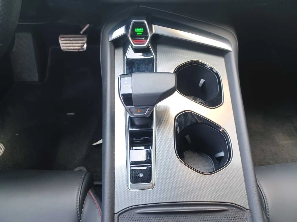 Car image 14
