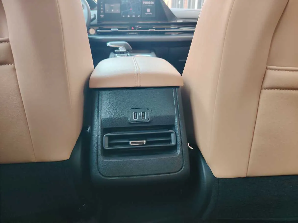 Car image 27