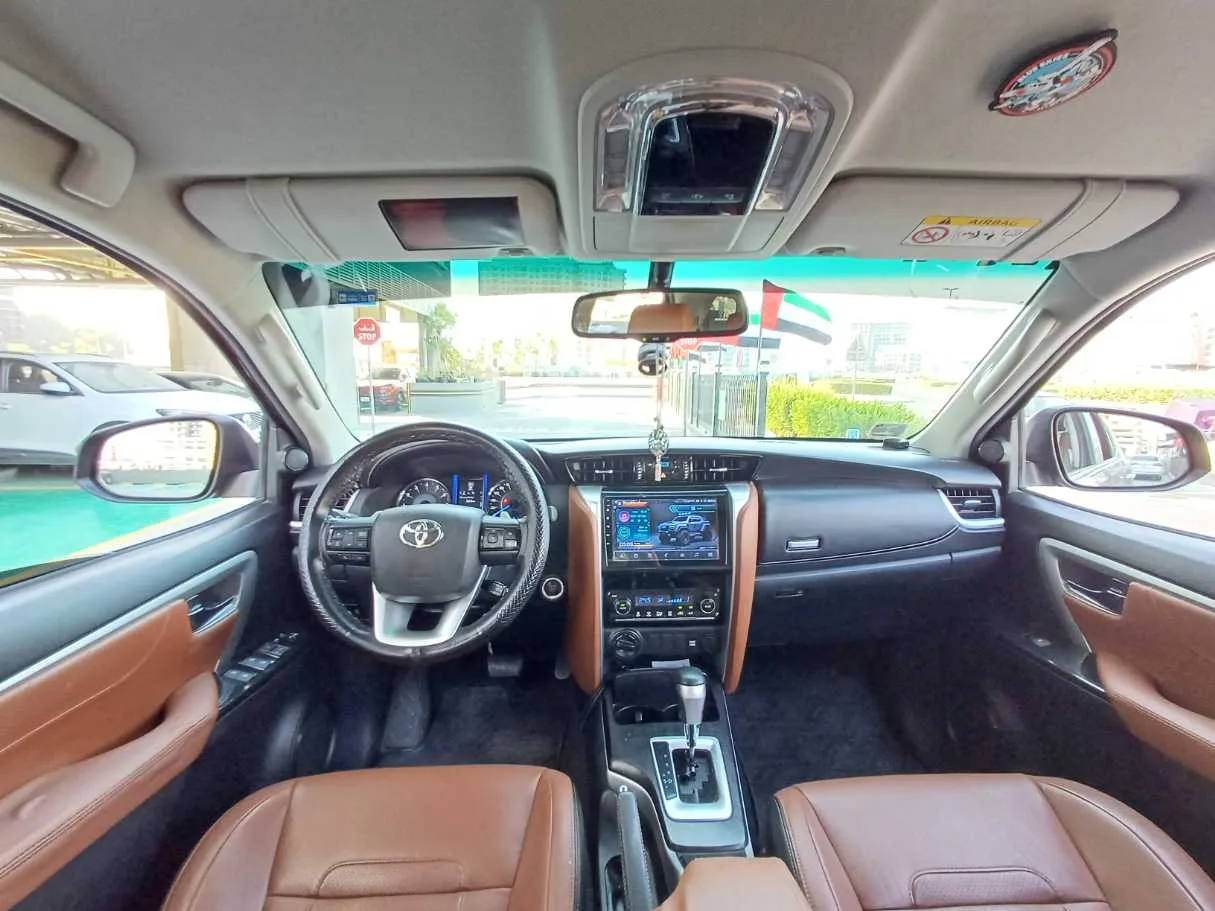 Car image 19