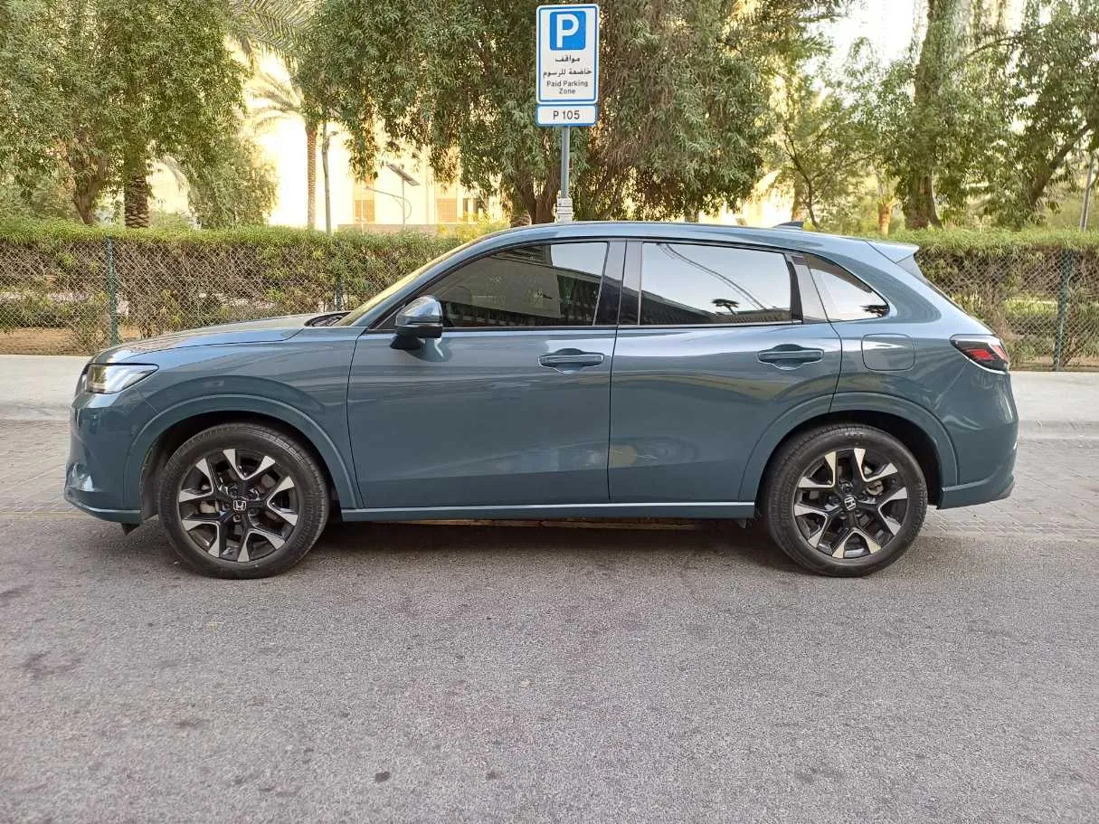 Car image 4