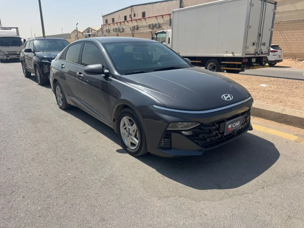 Car image 3