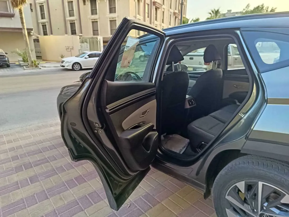 Car image 17