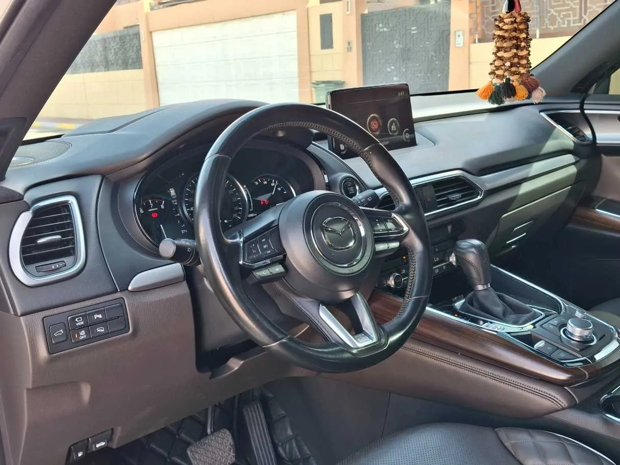 Car image 11