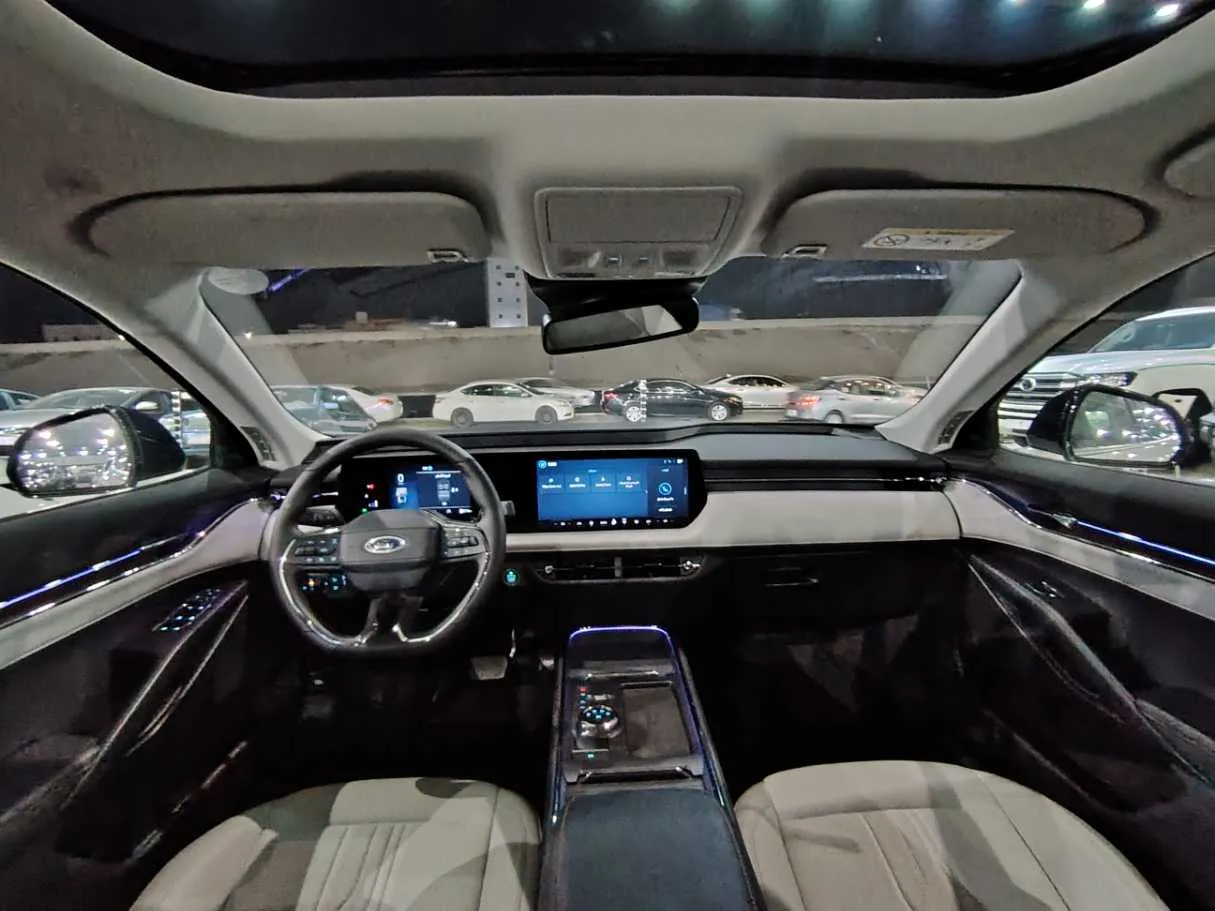 Car image 23