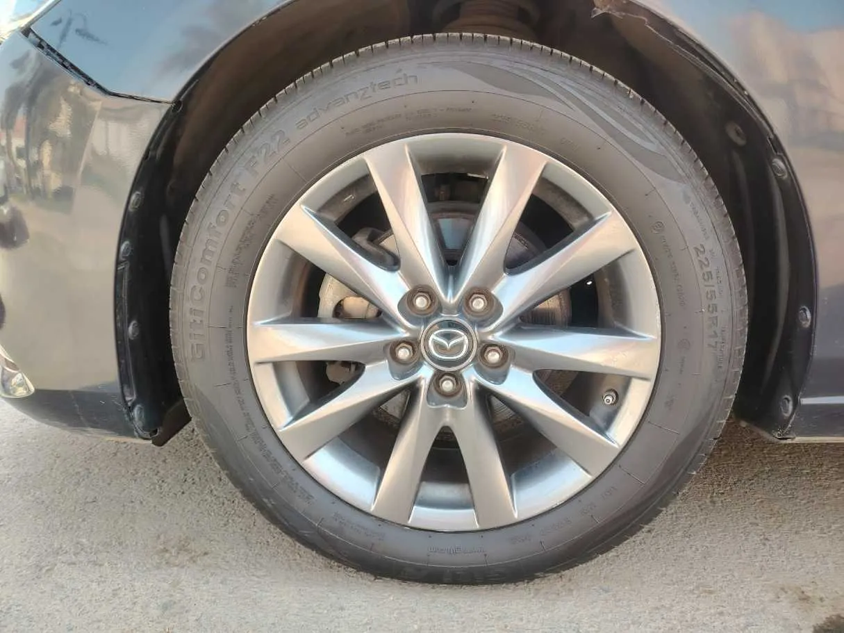 Car image 10