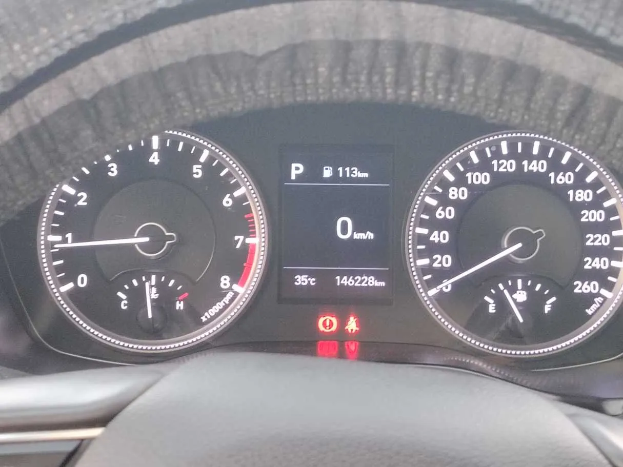 Car image 24