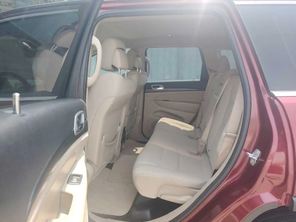 Car image 16