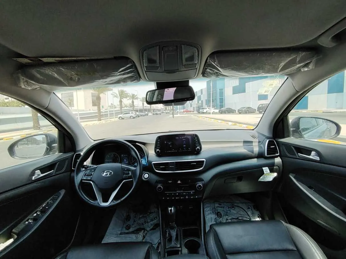 Car image 17