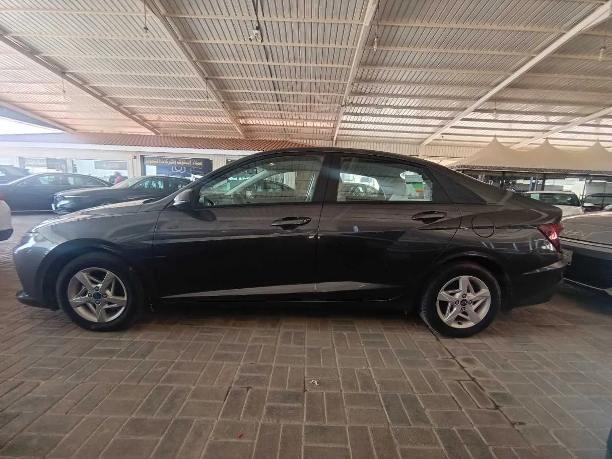 Car image 8
