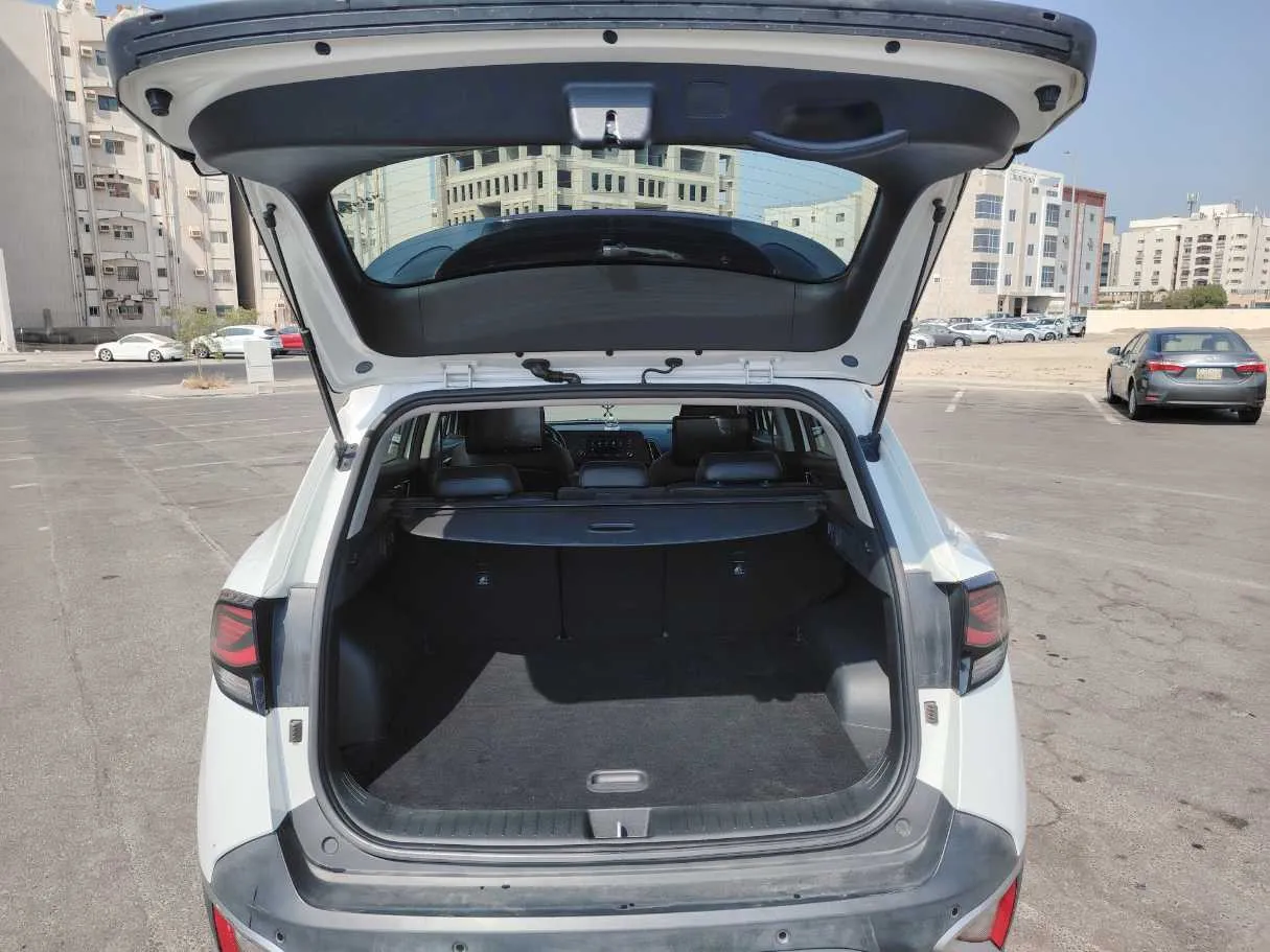 Car image 25