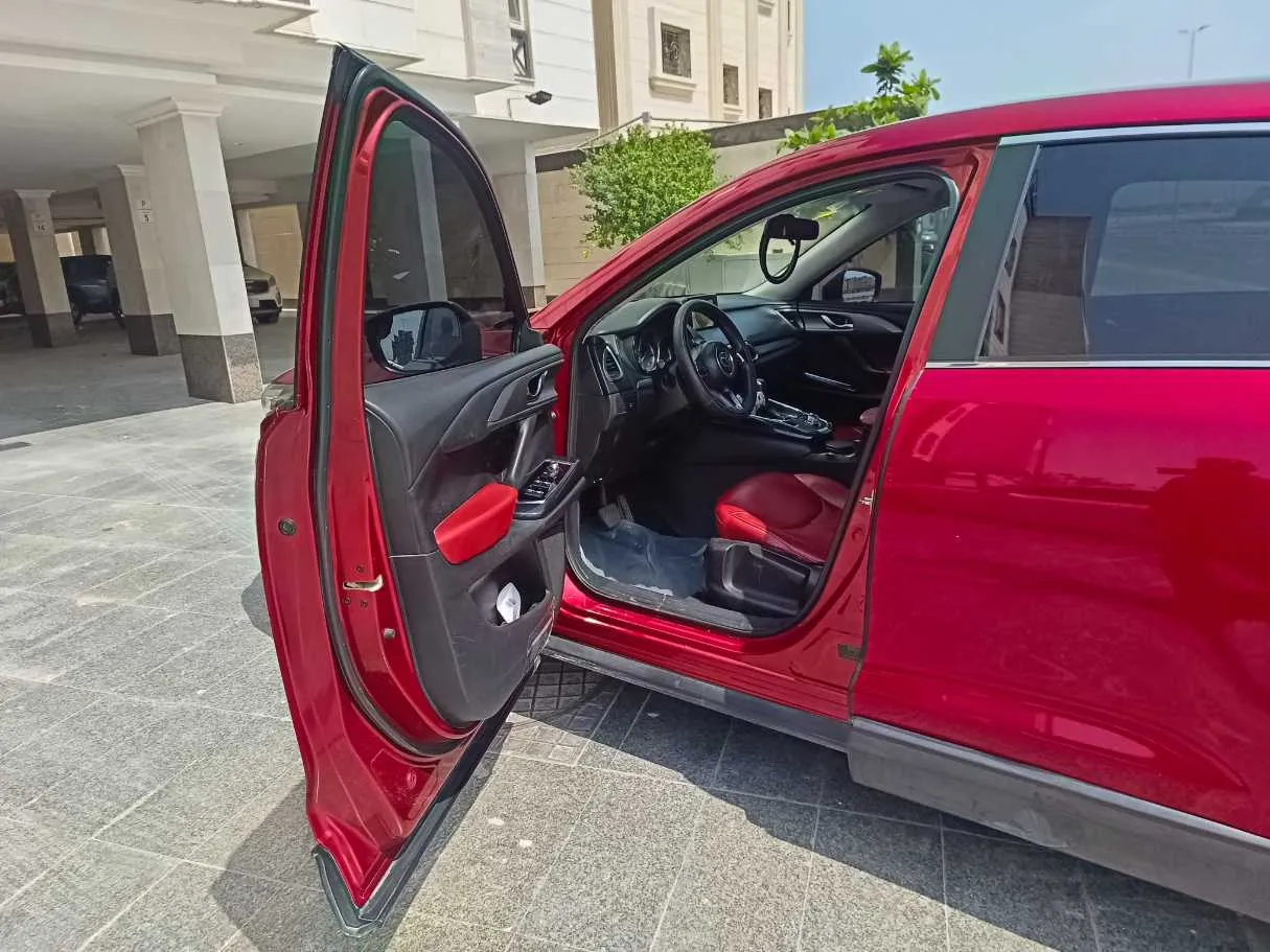 Car image 11