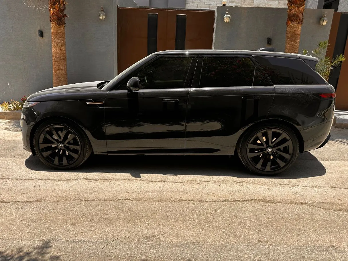 Car image 8